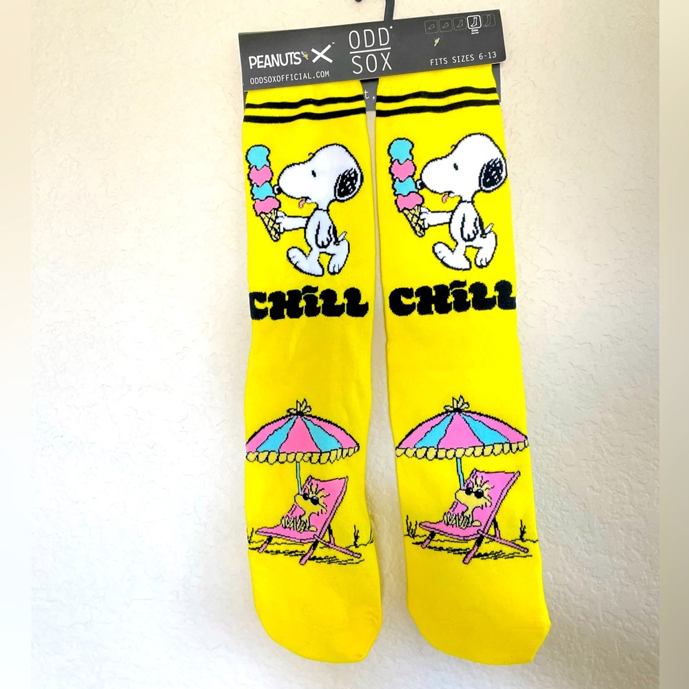 ODD SOX PEANUTS SNOOPY AND WOODSTOCK CREW SOCKS SZ 6-13 NEW